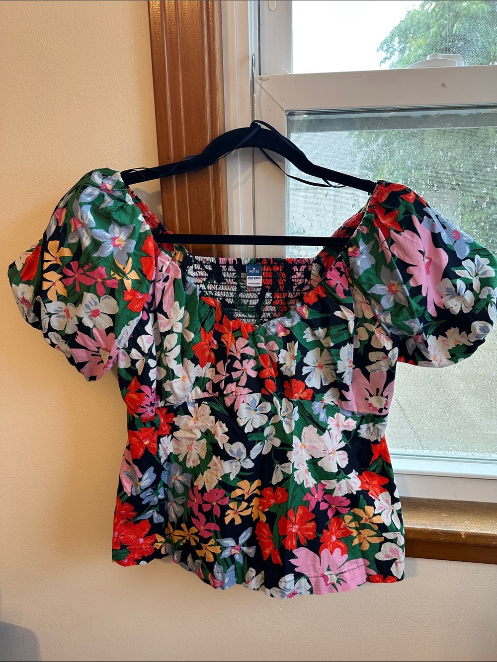 Old Navy Black Floral Puff-Sleeve Ruched Neckline Top - 100% Cotton